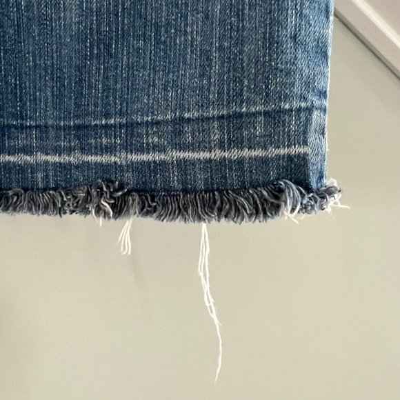 Gap Jeans Denim Skirt Size 12 - Distressed/Frayed Hem - Picture 9 of 11